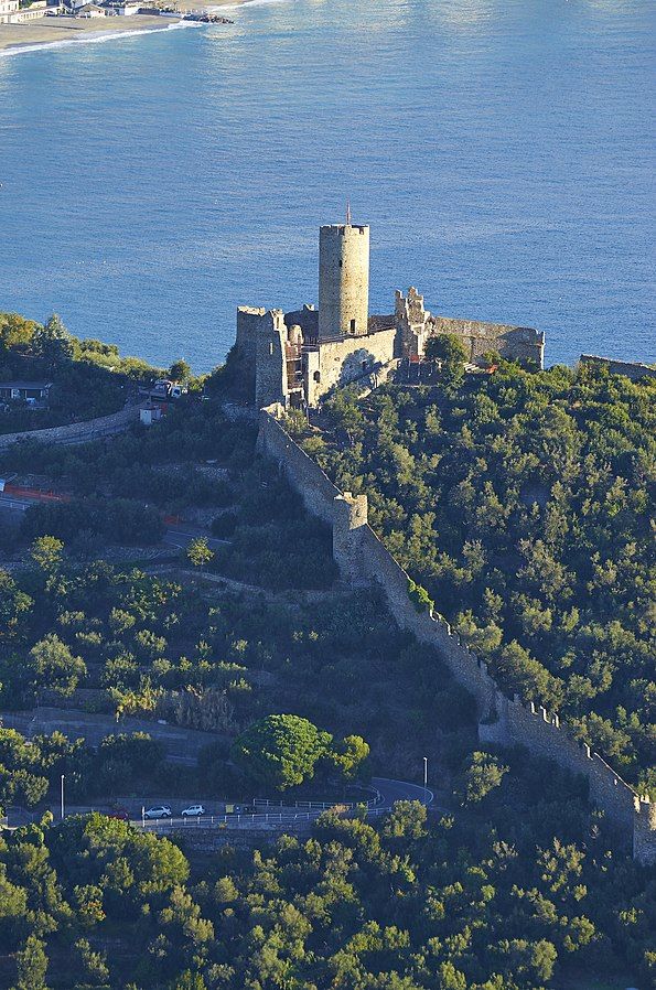 16 torri e castelli da vedere in Liguria