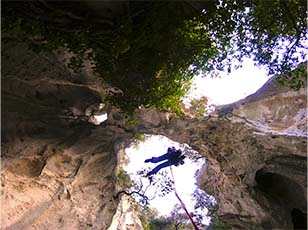 Abseiling – Escursione con corda doppia alla grotta dell’Edera – Finale Ligure