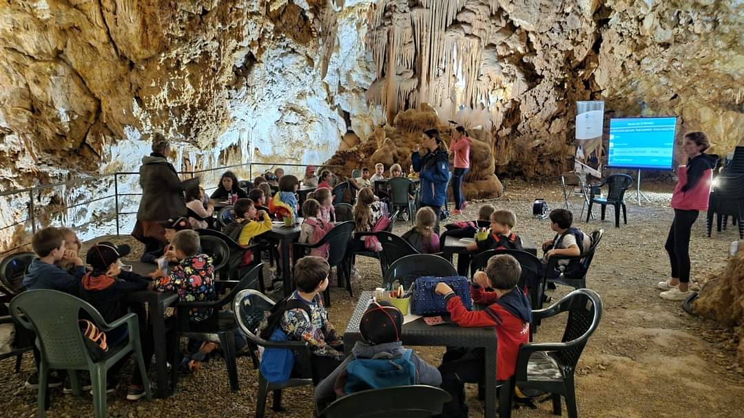 Laboratori creativi nelle grotte di Borgio Verezzi, le più colorate d’Italia