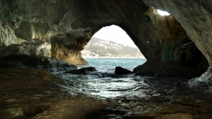 Immersione naturalistica a Bergeggi (SV): Grotta marina di Bergeggi