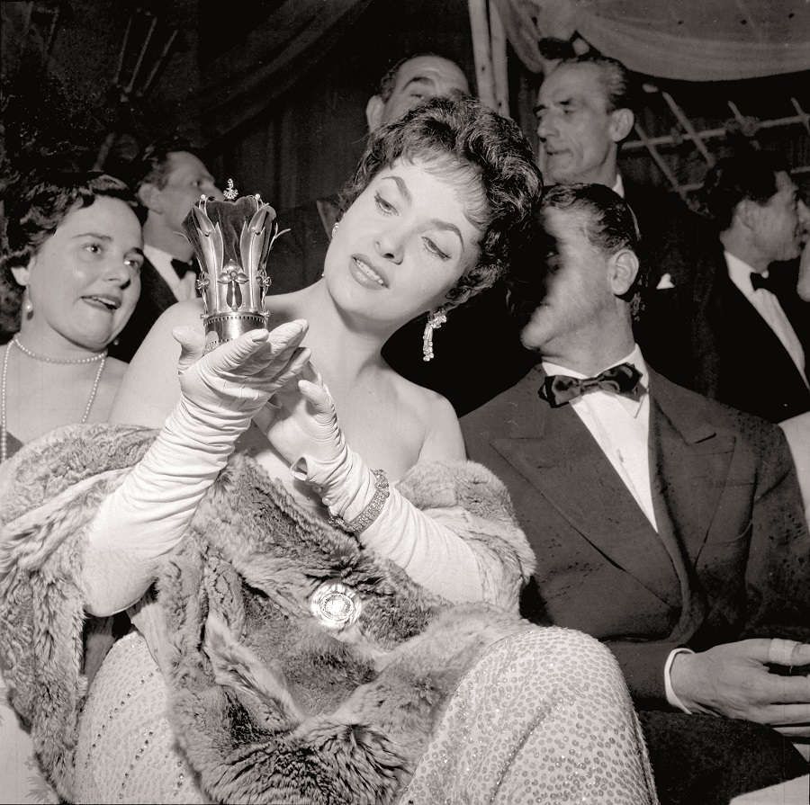 Febbraio 1956Gina Lollobrigida ad Alassio premiata per l’interpretazione de “La donna più bella del mondo”