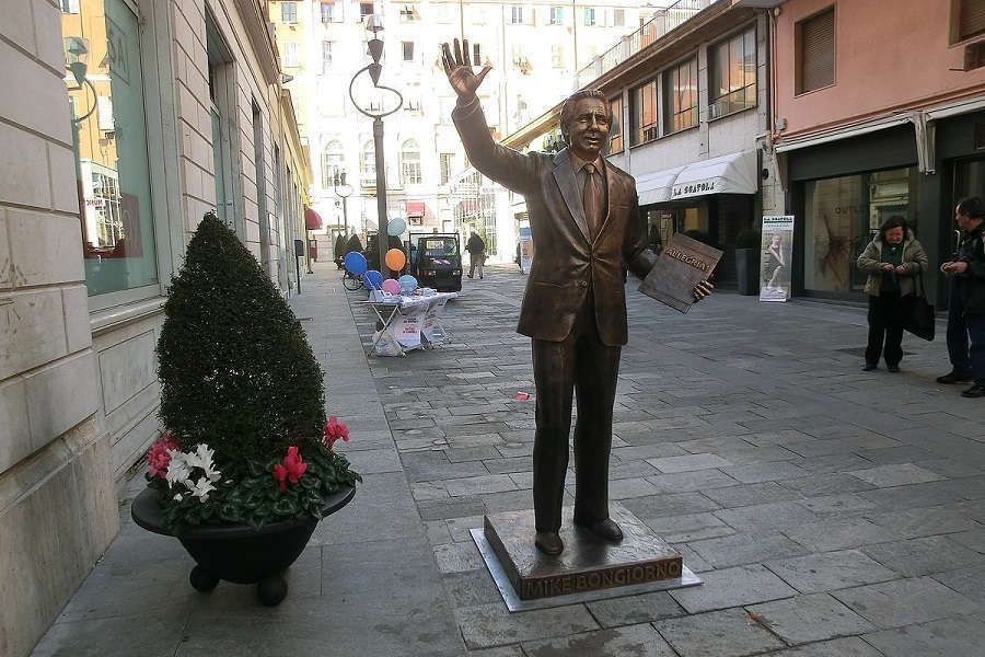 Statua di Mike Bongiorno a Sanremo
