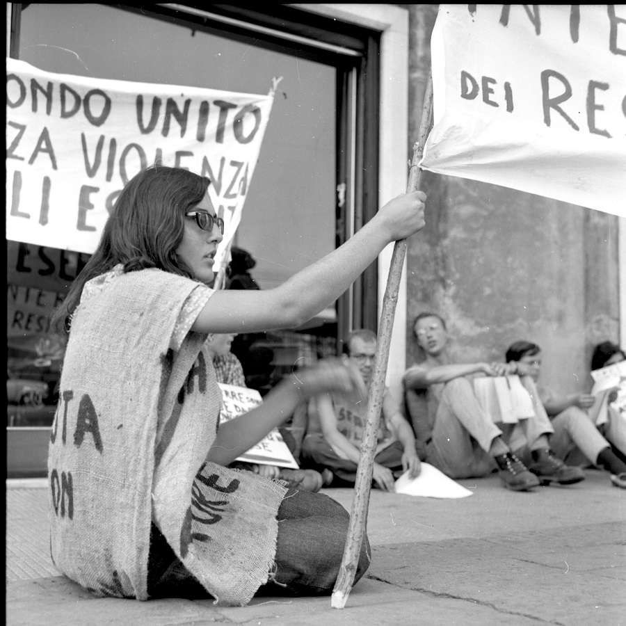 1967 Manifestante alla Marcia della pace