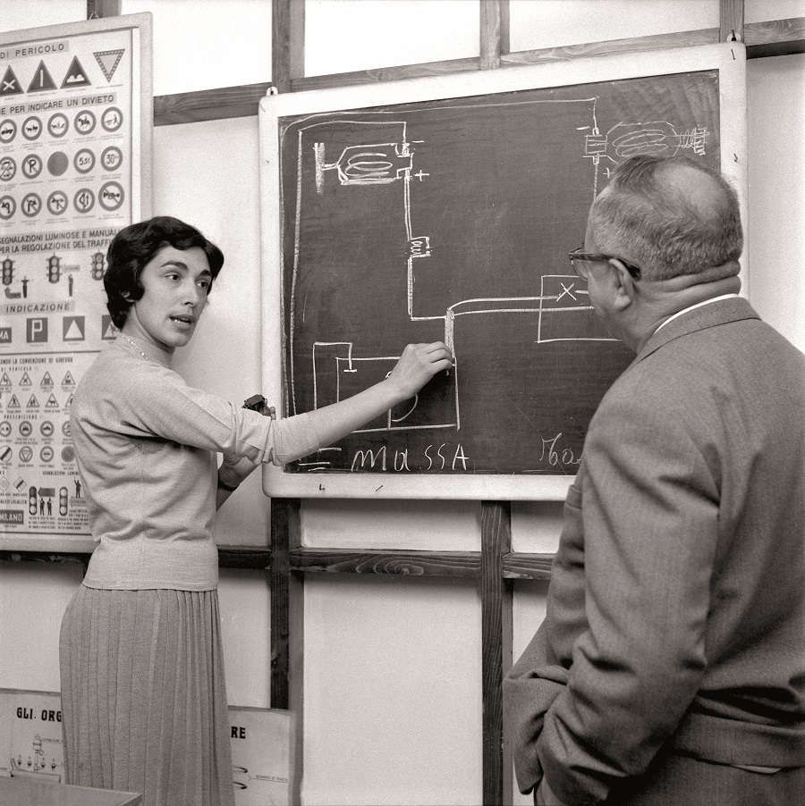 Aprile 1959La prima istruttrice di scuola guida