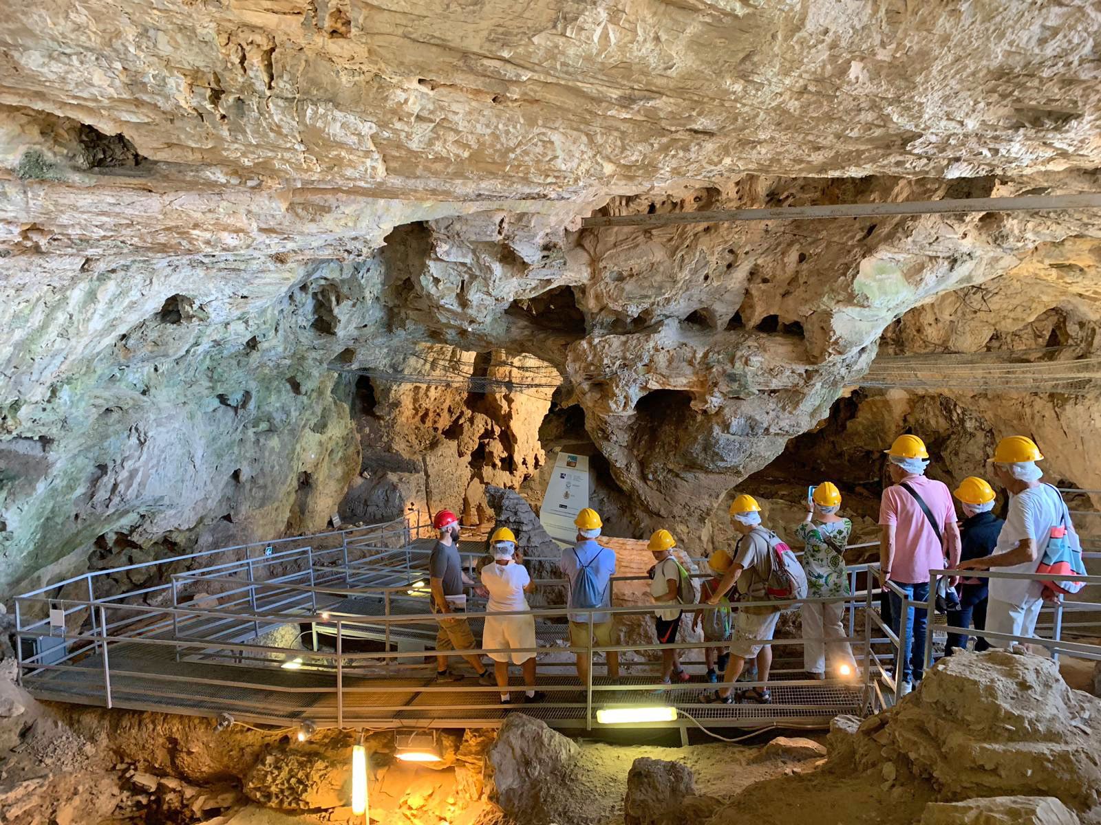 Visita guidata alla Caverna delle Arene Candide: un archivio della preistoria europea