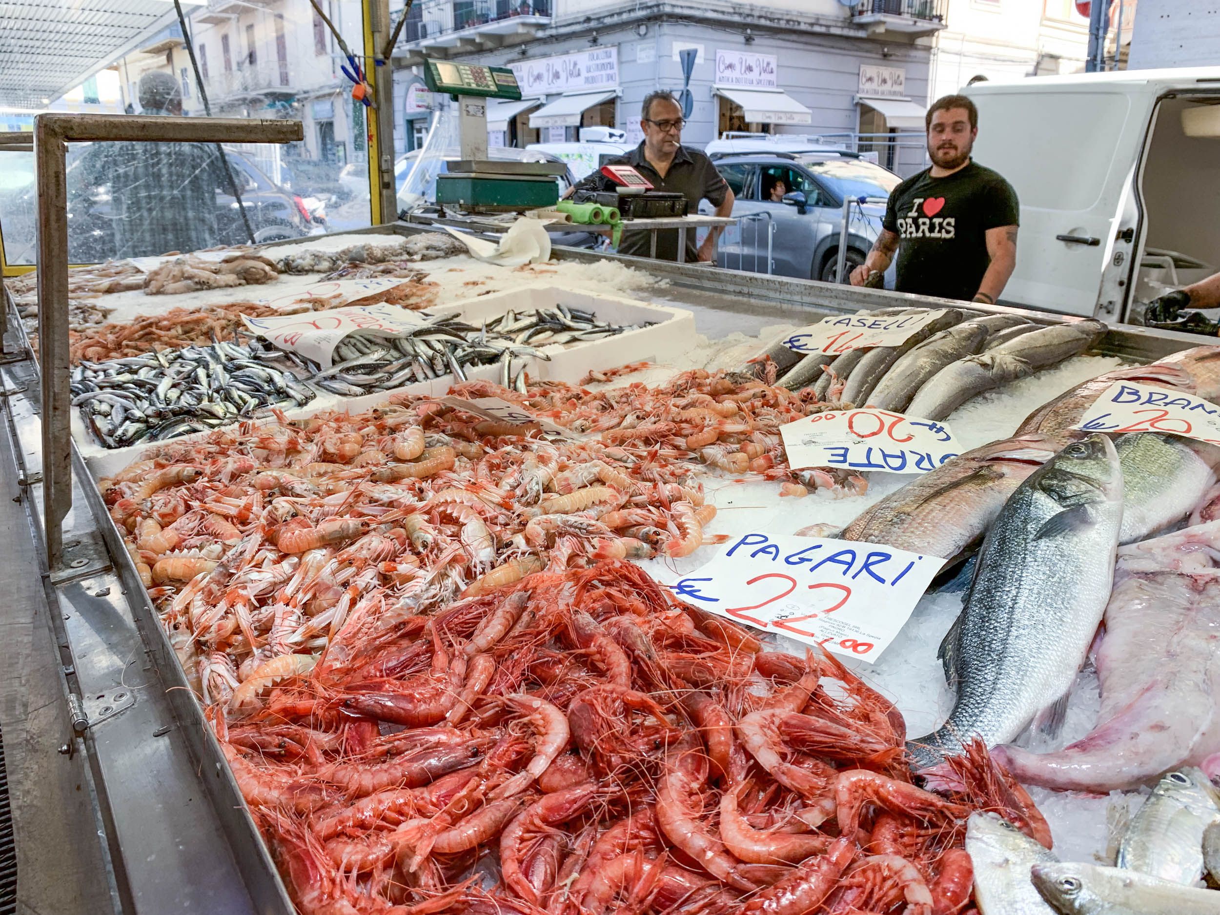 Cooking lesson near Cinque Terre: visit the market and cook a typical Ligurian fish menu