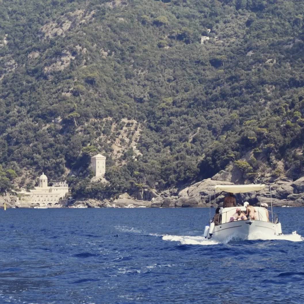 Tour privato in barca nel Tigullio e nel parco di Portofino
