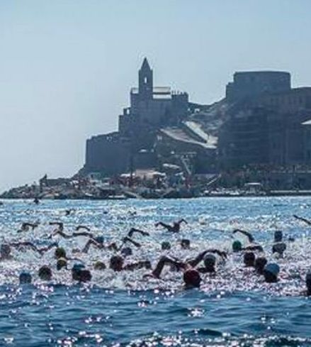 Nuoto in acque libere: le gare in mare da non perdere in Liguria
