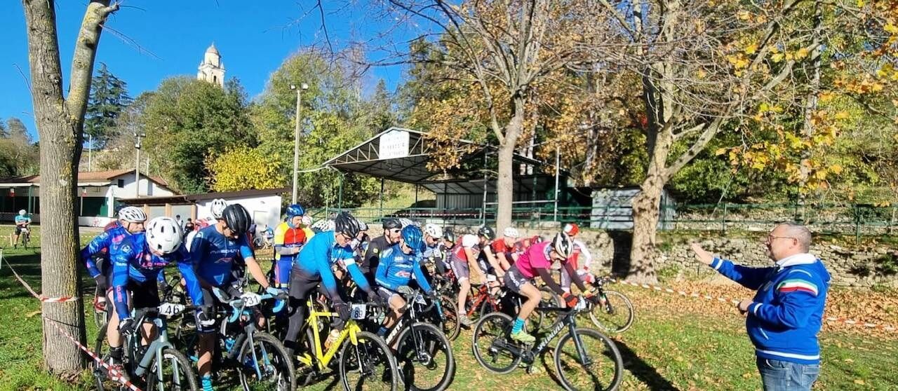 RIccardo Alfonsi dà il via al Ciclocross di Garlenda